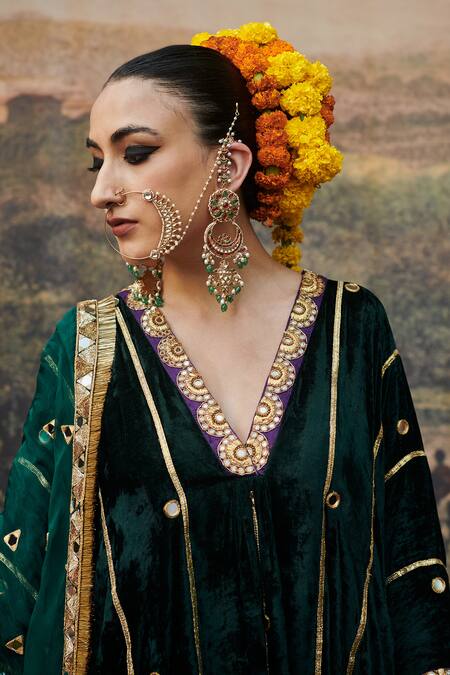 Itrh_Green Velvet Gota Patti, Sequins V-neck Azal Makhmali Work Kaftan _at_Aza_Fashions