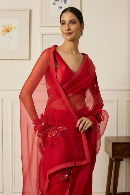 Peeli Dori Red Silk Organza Embroidered Sequin V Aradhana Floral Motif Saree With Blouse at Aza Fashions Peeli Dori_Red Silk Organza Embroidered Sequin V Aradhana Floral Motif Saree With Blouse _at_Aza_Fashions