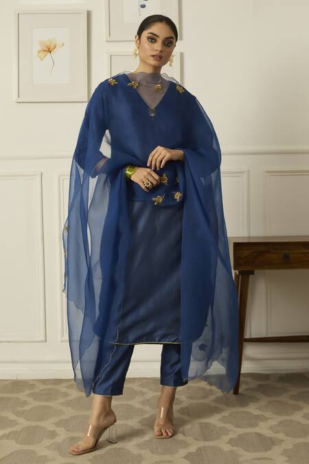 Peeli Dori_Blue Chanderi, Silk Organza Embroidery V-neck Rose Zardozi Kurta Pant Set _Online_at_Aza_Fashions