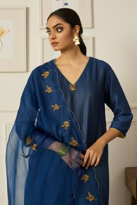 Buy_Peeli Dori_Blue Chanderi, Silk Organza Embroidery V-neck Rose Zardozi Kurta Pant Set _Online_at_Aza_Fashions