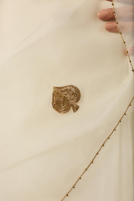 Peeli Dori_White Silk Organza Zari, Embroidery Sweetheart Neck Ace Saree With Blouse _at_Aza_Fashions