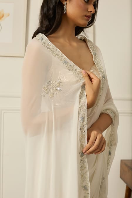 Shop_Peeli Dori_White Georgette Embroidery Sweetheart Neck Meenakshi Border Saree With Blouse _Online_at_Aza_Fashions
