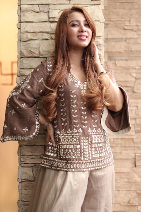Buy_Nikita Vishakha_Brown Tissue, Silk Mirrors V-neck Embroidered Shirt Kurta With Sharara 
