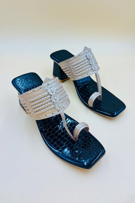 Shop Shiveen Shiveen Brown Textured Kolhapuri Sandals at Aza Fashions Shop_Shiveen Shiveen_Brown Textured Kolhapuri Sandals _at_Aza_Fashions