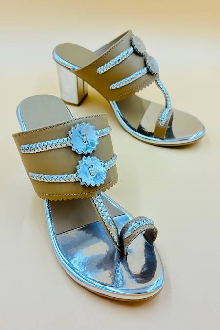 Shiveen Shiveen_Brown Prakruti Braided Strap Woven Kolhapuri Heels _Online_at_Aza_Fashions