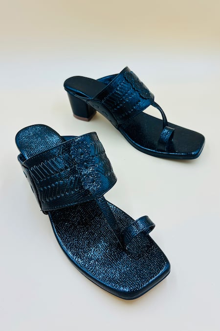 Shiveen Shiveen Textured Pattern Black Kolhapuri Heels 