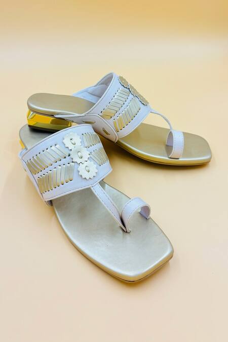 Shiveen Shiveen_White Braided Woven Kolhapuri Flats _Online_at_Aza_Fashions