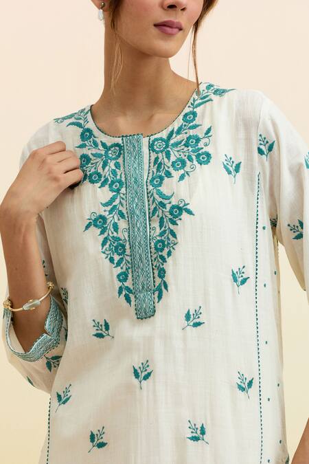 Buy_Upavita_Off White Cotton, Chanderi Embroidery Round Neck Floral Thread Kurta Pant Set _Online_at_Aza_Fashions