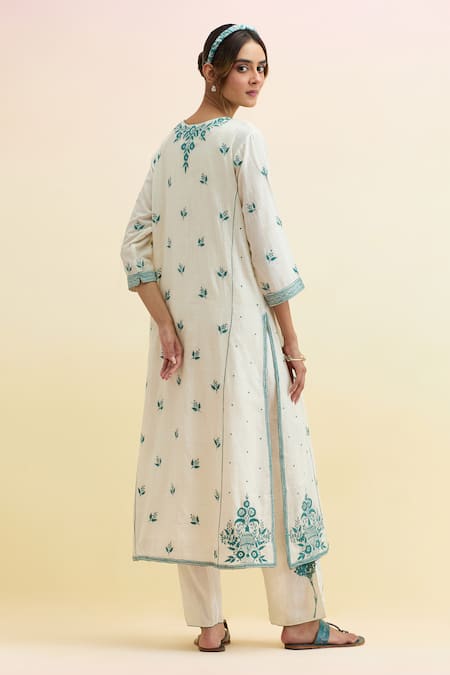 Upavita Floral Thread Embroidered Kurta Pant Set 