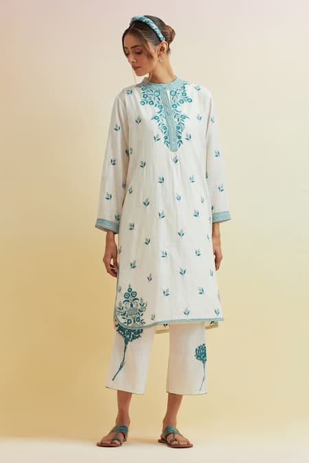 Upavita Off White Cotton Embroidered Thread Mandarin Collar Floral Vine Kurta With Pant 