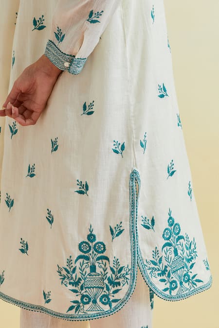 Upavita_Off White Cotton Embroidery Mandarin Collar Floral Vine Kurta With Pant _Online_at_Aza_Fashions