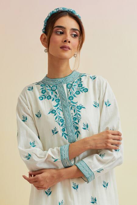 Upavita_Off White Cotton Embroidery Mandarin Collar Floral Vine Kurta With Pant _at_Aza_Fashions