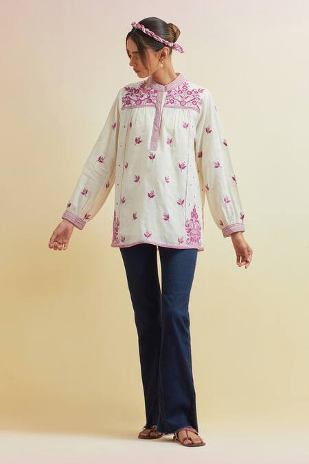 Upavita Floral Embroidered Short Kurta 