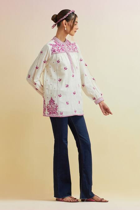 Upavita_Off White Cotton Embroidered Thread Mandarin Collar Floral Short Kurta _at_Aza_Fashions