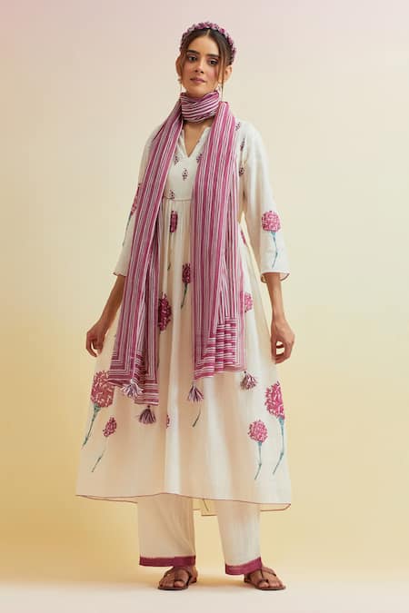 Upavita Carnation Flower Print Gathered Kurta & Pant Set 