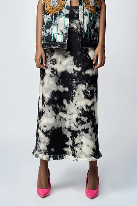 Shahin Mannan Grey Denim Cloud Wash Pencil Skirt Online at Aza Fashions Shahin Mannan_Grey Denim Cloud Wash Pencil Skirt _Online_at_Aza_Fashions