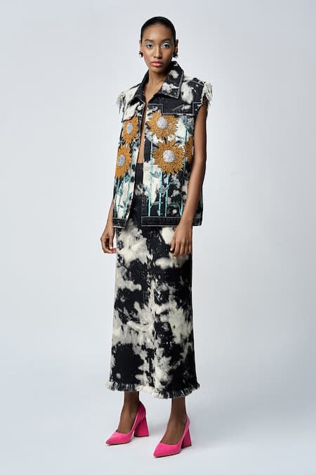 Buy Shahin Mannan Grey Denim Cloud Wash Pencil Skirt Online at Aza Fashions Buy_Shahin Mannan_Grey Denim Cloud Wash Pencil Skirt _Online_at_Aza_Fashions