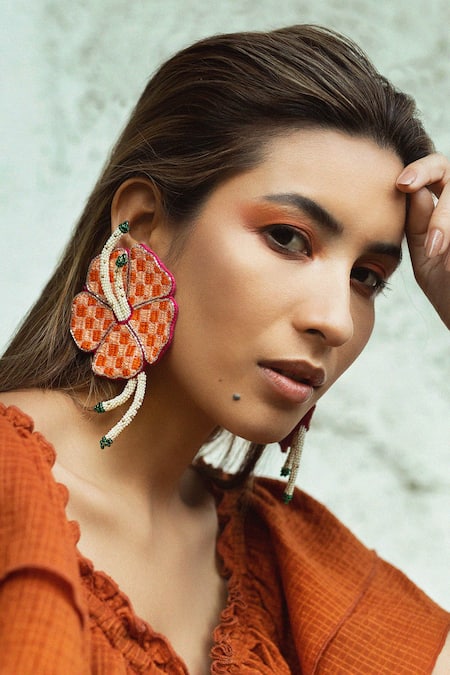 Krutiarts Peach Beads Guai Floral Embellished Earrings 