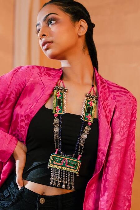 Krutiarts_Green Chhattakbaari Embroidered Pendant Necklace _at_Aza_Fashions