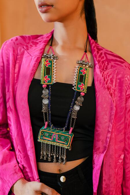 Buy_Krutiarts_Green Chhattakbaari Embroidered Pendant Necklace 