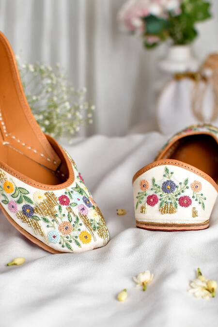 Buy_LA Fiza_White Hasrat Hand Embroidered Juttis_Online_at_Aza_Fashions