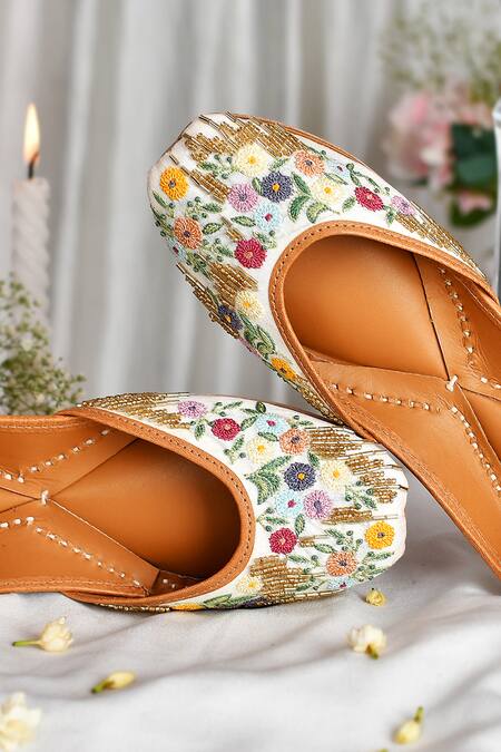 Shop_LA Fiza_White Hasrat Hand Embroidered Juttis_Online_at_Aza_Fashions