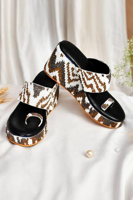 Shop_LA Fiza_White Embroidery Laraib Abstract Wedges
