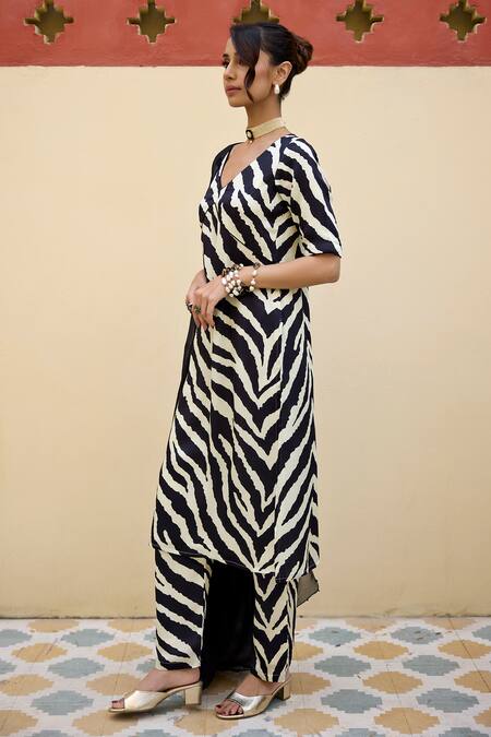 Buy_Baaro Masi_Black Modal, Satin, Organza V-neck Pamela Zebra Print Kurta Pant Set _Online_at_Aza_Fashions