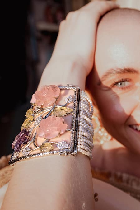 Goddess Of Glocal Paree Parterre Carved Floral Vine Gemstone Pearl Bracelet 