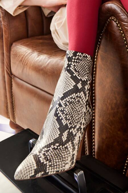 Buy_Oroh_Off White Tortona Snake Print Boots 