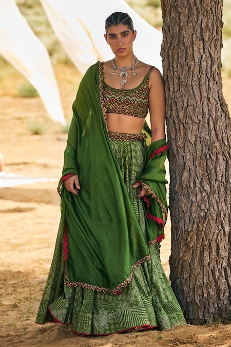 Buy_Punit Balana_Green Chanderi Silk, Organza Embroidery Scoop Neck Bandhani Print Lehenga Set _Online_at_Aza_Fashions