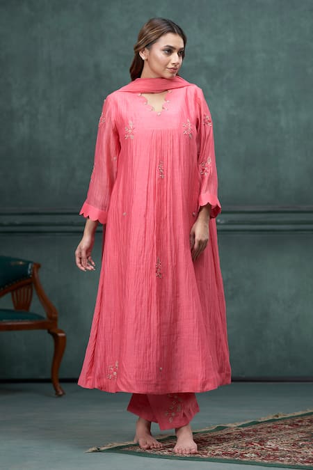 Hirika&Dhruti Flower Hand Embroidered A-line Kurta Set 