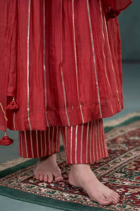 Buy_Hirika & Dhruti_Red Chanderi Embroidery, Gota Patti Round Neck Lace Hand A-line Kurta Set _Online_at_Aza_Fashions