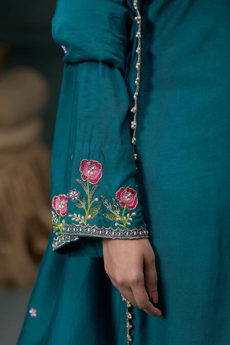 Hirika & Dhruti Green Mohair, Organza Embroidery, Pearls V-neck Floral Hand Kurta Pant Set Online at Aza Fashions Hirika & Dhruti_Green Mohair, Organza Embroidery, Pearls V-neck Floral Hand Kurta Pant Set _Online_at_Aza_Fashions