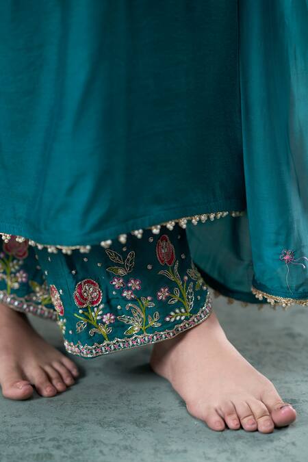 Buy Hirika & Dhruti Green Mohair, Organza Embroidery, Pearls V-neck Floral Hand Kurta Pant Set Online at Aza Fashions Buy_Hirika & Dhruti_Green Mohair, Organza Embroidery, Pearls V-neck Floral Hand Kurta Pant Set _Online_at_Aza_Fashions