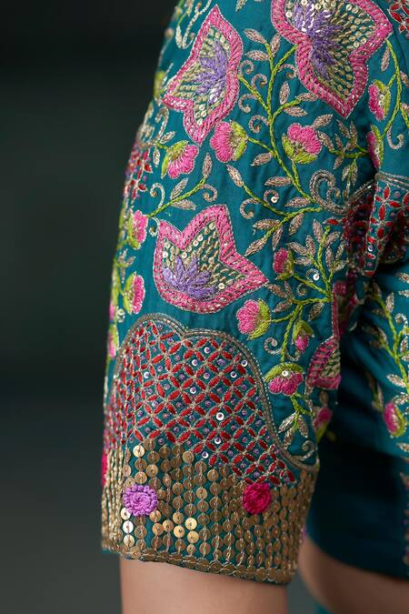 Buy Hirika & Dhruti Green Cotton, Silk, Organza Sequins, Tikki Thread Pre-draped Saree Set Online at Aza Fashions Buy_Hirika & Dhruti_Green Cotton, Silk, Organza Sequins, Tikki Thread Pre-draped Saree Set _Online_at_Aza_Fashions