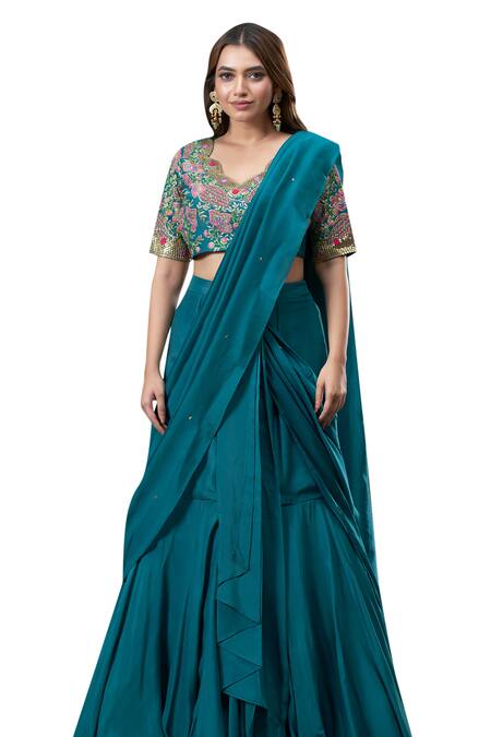 Buy Hirika & Dhruti Green Cotton, Silk, Organza Sequins, Tikki Thread Pre-draped Saree Set Buy_Hirika & Dhruti_Green Cotton, Silk, Organza Sequins, Tikki Thread Pre-draped Saree Set