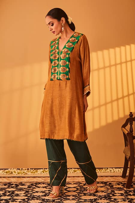 Bo tree Mehar E Khuda Floral Embroidered Kurta & Pant Set 