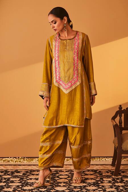 BO Tree_Green Satin, Silk Sequins, Embroidery Round Neck Gulzar Flower Butti Kurta Set _Online_at_Aza_Fashions