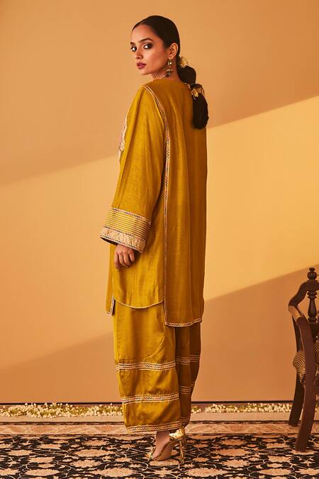 Buy_BO Tree_Green Satin, Silk Sequins, Embroidery Round Neck Gulzar Flower Butti Kurta Set _Online_at_Aza_Fashions