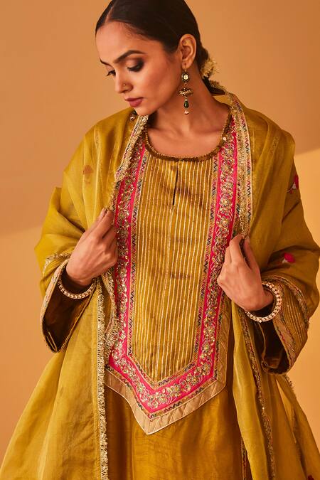 Buy_BO Tree_Green Satin, Silk Sequins, Embroidery Round Neck Gulzar Flower Butti Kurta Set 