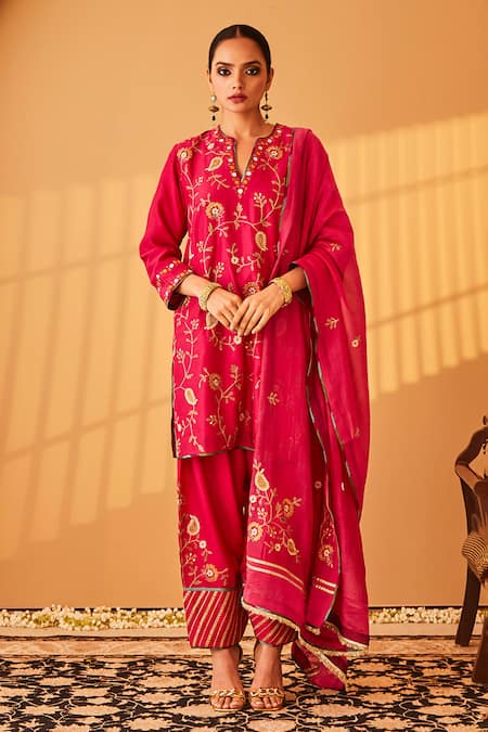 Bo tree Magenta Chanderi Embroidery Thread Notched Sadia Kurta Set 