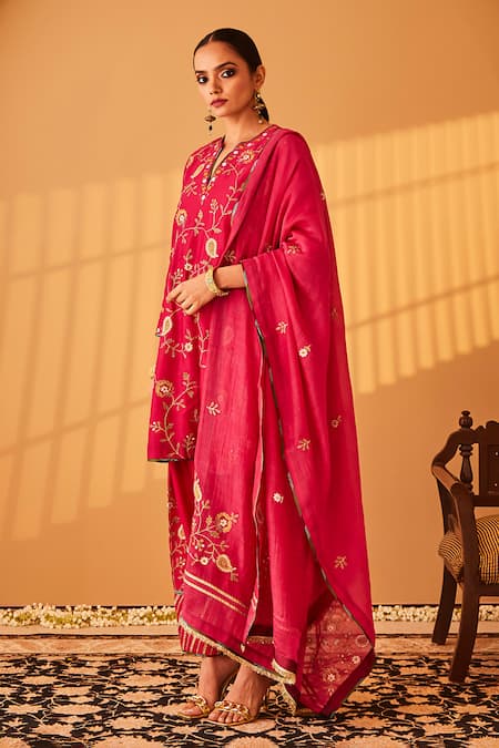 Buy_BO Tree_Magenta Chanderi Embroidery, Gota Patti Split V-neck Sadia Threadwork Kurta Set _Online_at_Aza_Fashions