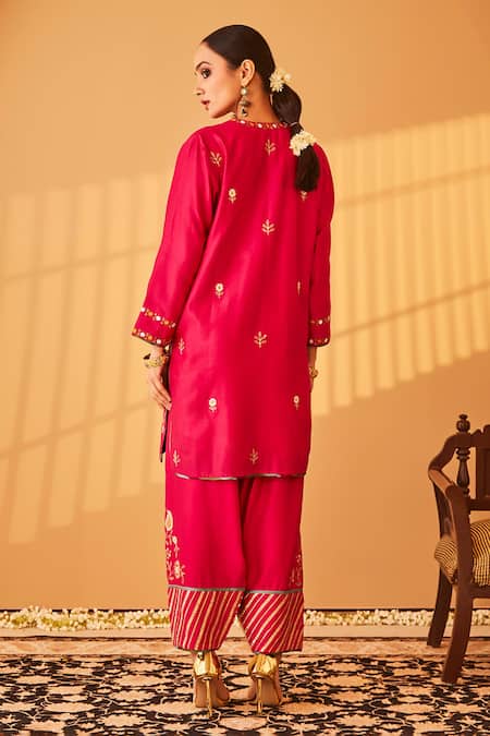 Buy_BO Tree_Magenta Chanderi Embroidery, Gota Patti Split V-neck Sadia Threadwork Kurta Set 