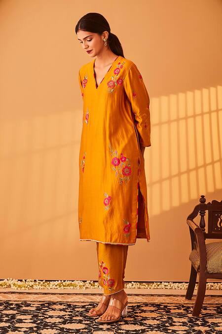 BO Tree Yellow Chanderi Embroidery, Cut Work V-neck Sunehri Flower Kurta Set Online at Aza Fashions BO Tree_Yellow Chanderi Embroidery, Cut Work V-neck Sunehri Flower Kurta Set _Online_at_Aza_Fashions