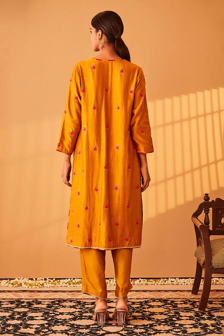 Buy BO Tree Yellow Chanderi Embroidery, Cut Work V-neck Sunehri Flower Kurta Set Online at Aza Fashions Buy_BO Tree_Yellow Chanderi Embroidery, Cut Work V-neck Sunehri Flower Kurta Set _Online_at_Aza_Fashions