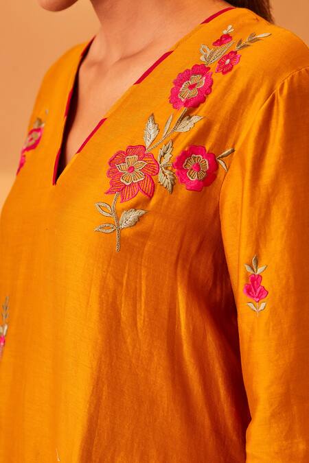 BO Tree Yellow Chanderi Embroidery, Cut Work V-neck Sunehri Flower Kurta Set at Aza Fashions BO Tree_Yellow Chanderi Embroidery, Cut Work V-neck Sunehri Flower Kurta Set _at_Aza_Fashions