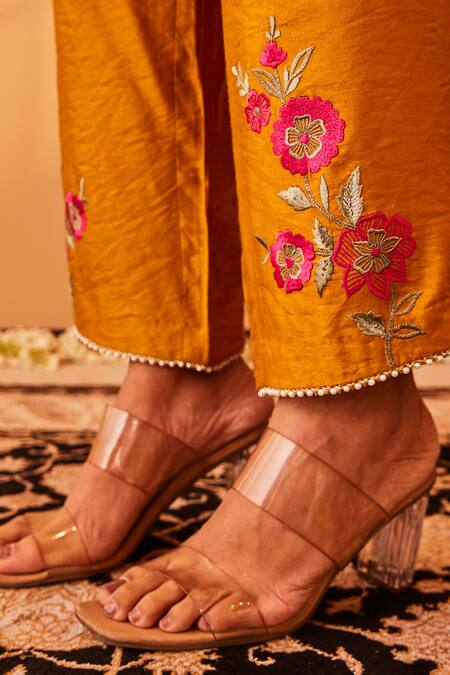 Buy BO Tree Yellow Chanderi Embroidery, Cut Work V-neck Sunehri Flower Kurta Set Buy_BO Tree_Yellow Chanderi Embroidery, Cut Work V-neck Sunehri Flower Kurta Set