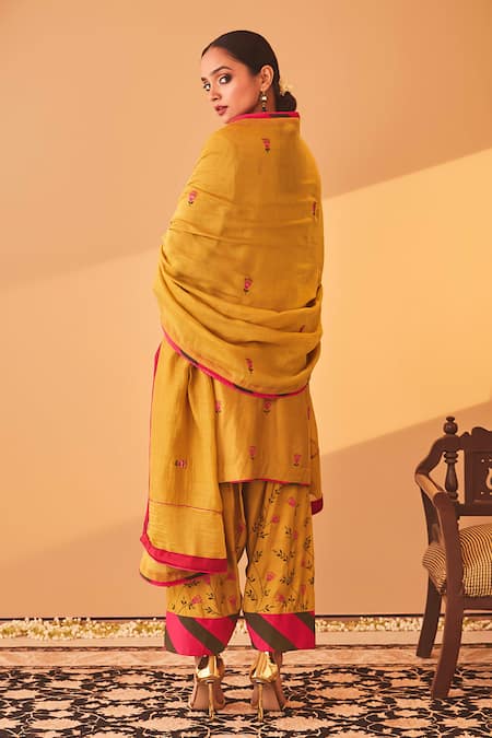 BO Tree Nafisa Floral Butta Embroidered Kurta Set 