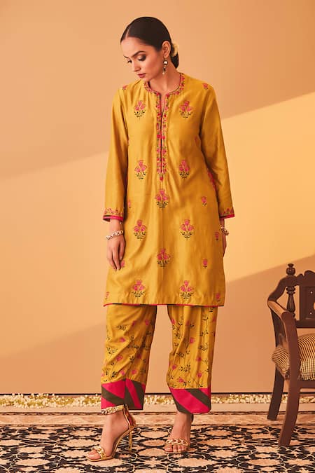 BO Tree Green Chanderi Embroidery Split V-neck Nafisa Floral Butta Kurta Set at Aza Fashions BO Tree_Green Chanderi Embroidery Split V-neck Nafisa Floral Butta Kurta Set _at_Aza_Fashions